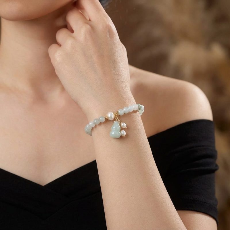 Light Green Jade Wu Lou Amulet Bracelet - Professional Photo