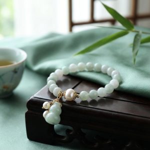 Light Green Jade Wu Lou Amulet Bracelet - Professional Photo