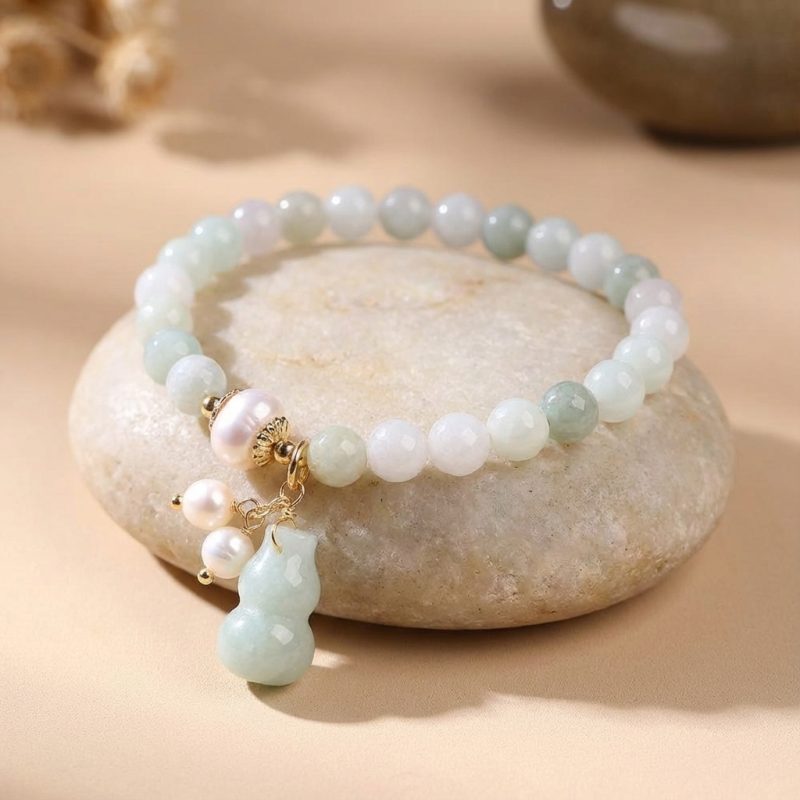 Light Green Jade Wu Lou Amulet Bracelet - Professional Photo