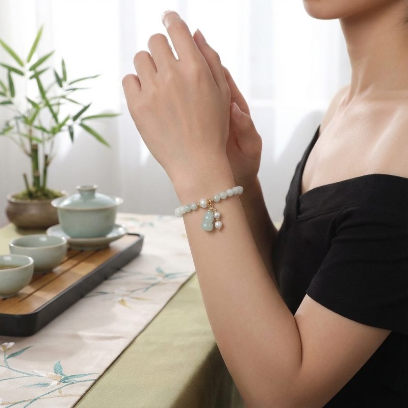 Light Green Jade Wu Lou Amulet Bracelet - Professional Photo