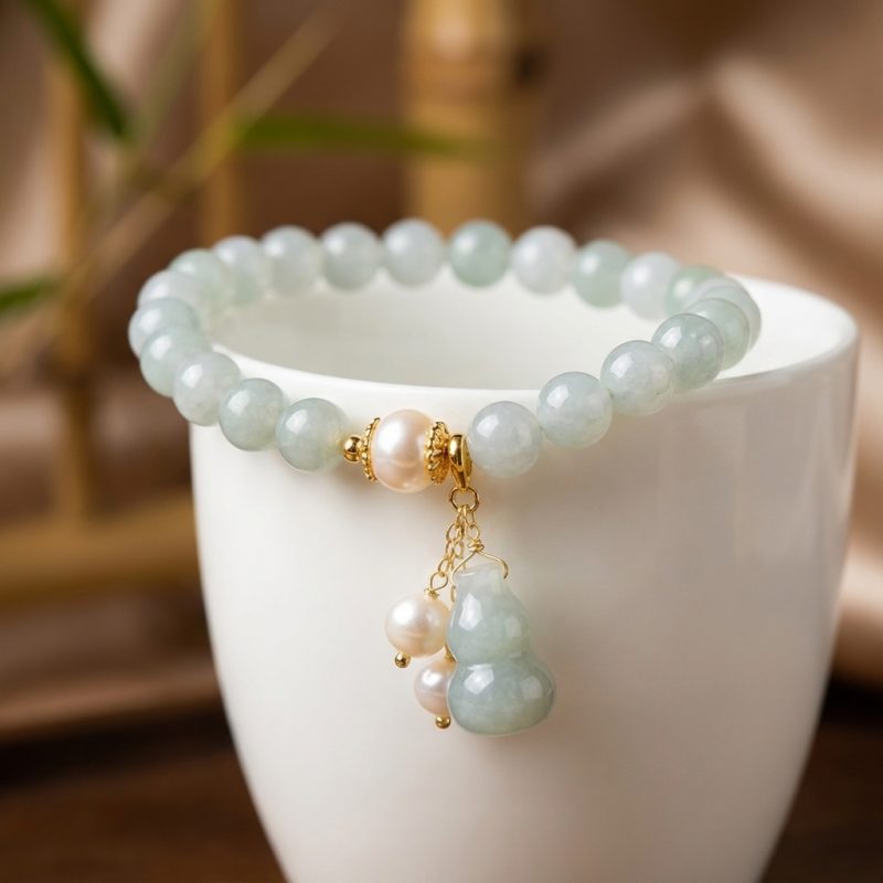 Light Green Jade Wu Lou Amulet Bracelet - Professional Photo